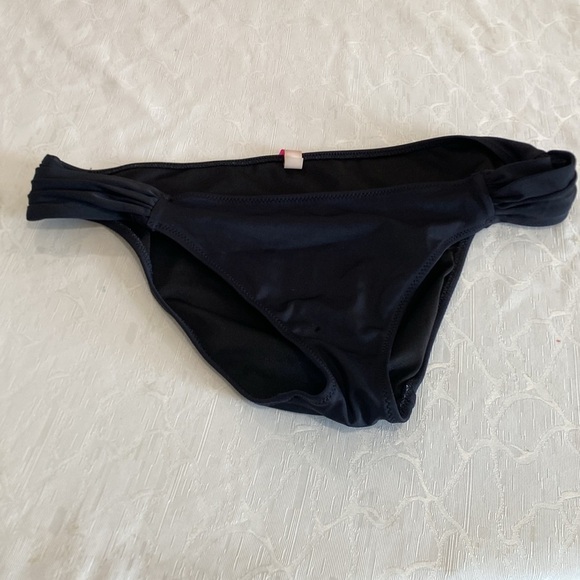 Victoria Secrets PINK women’s Large 2pc Black & Pink Halter Mesh swimsuit - Picture 6 of 6